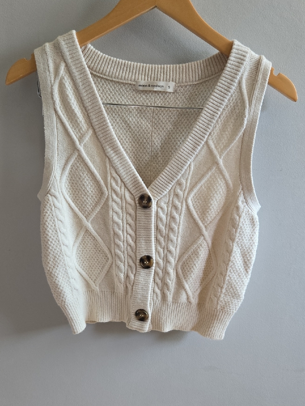 Moon and Madison Cream Coloured Knit Button Down Vest Small